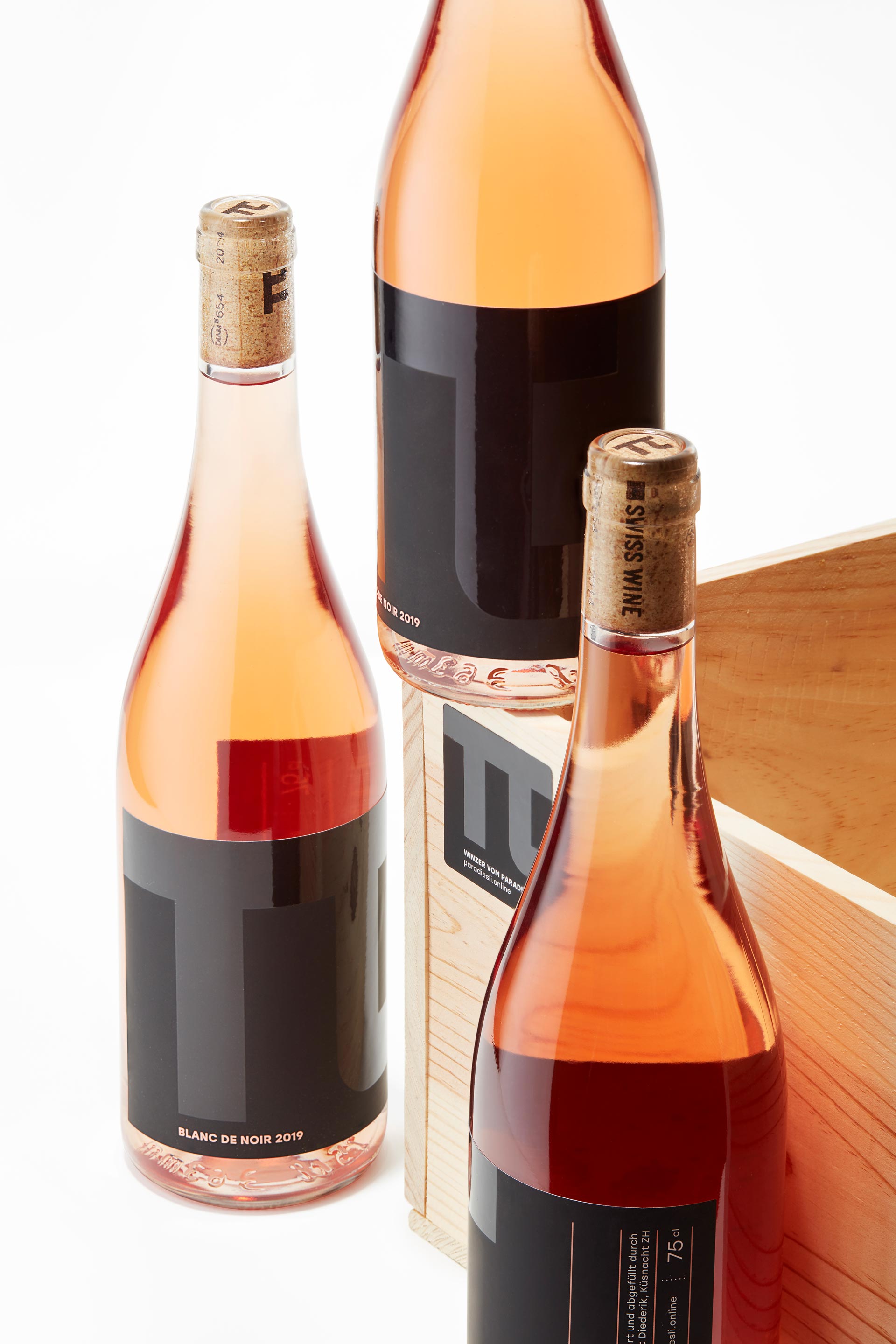 Drei Weinflaschen pi Blanc de Noir 2019