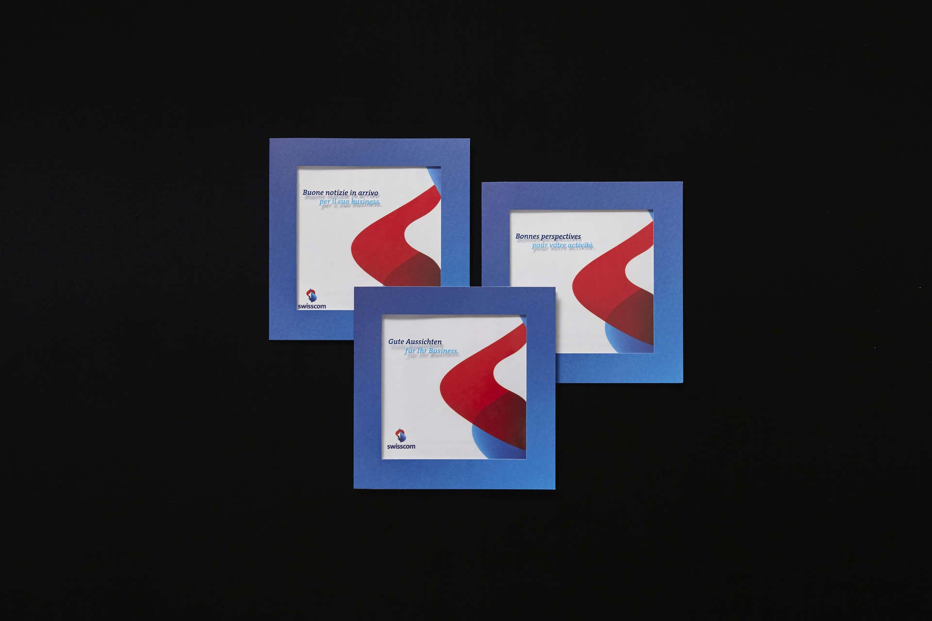 Geschlossenes quadratisches Mailing mit Sichtfolie und Mikrofasertuch